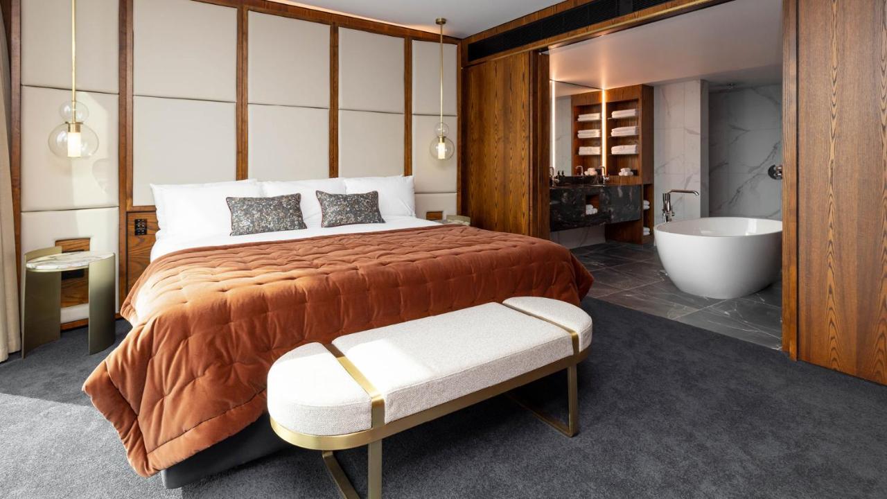 Horizon By Skycity Окленд Екстер'єр фото A bedroom at The Hari